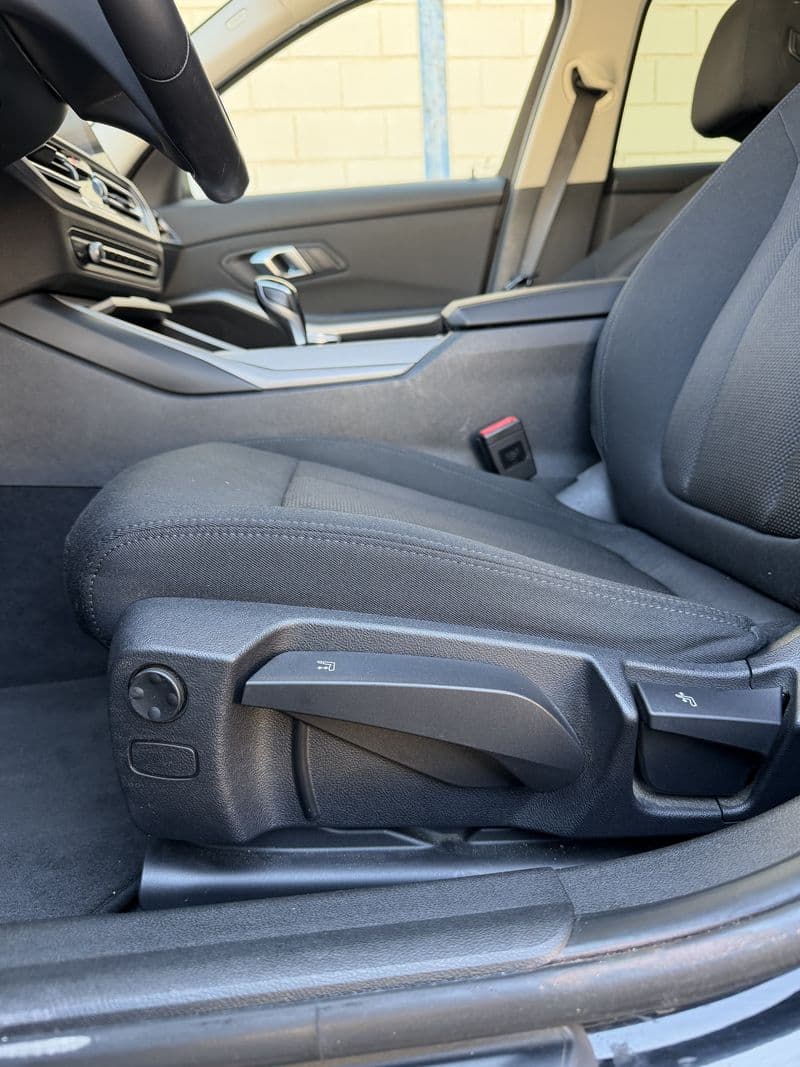 BMW 320d preview 10